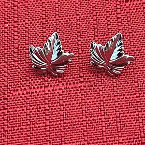 Vintage Silver Tone Leave Shaped Stud Earrings.